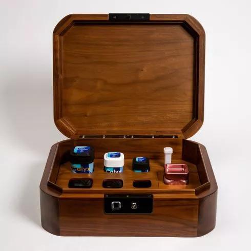 Stash ultra-seguro: Quieres una pequeña “caja fuerte” para guardar tu stash y que se pueda monitorizar en la distancia. Así evitas que mala gente (a.k.a la familia) te quite ese preciado oro verde que atesoras para tiempos de necesidad.