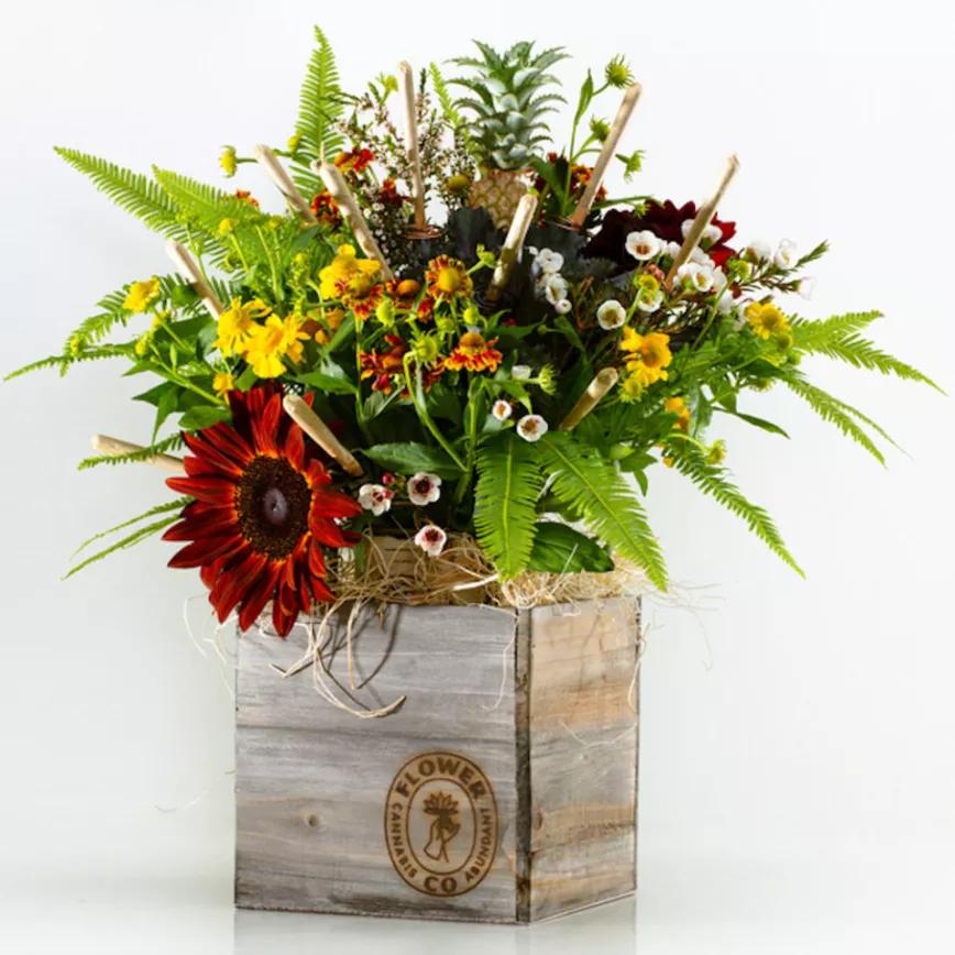 Ramo de flores: No os decimos que compréis flores porque eso está bastante visto ya. Si lo haces en el último momento porque te olvidaste o porque te ves en la obligación, bueno, de acuerdo. Pero ponle algo más: en este casos el ramo de flores viene con unos canutos pre enrollados incorporados. Así, sí.  