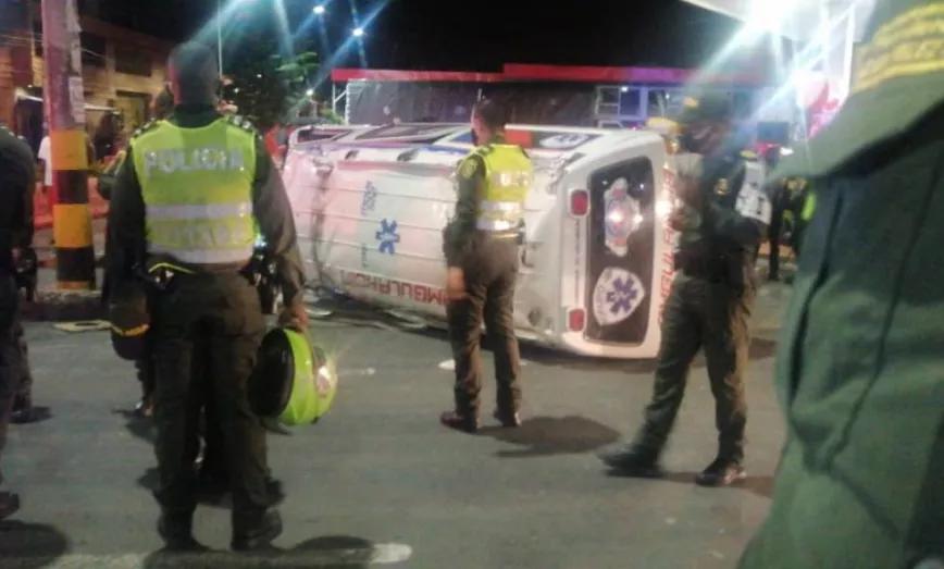 Ambulancia vuelca con media tonelada de maría en el centro de Cali