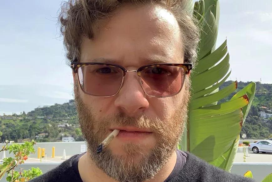 Seth Rogen pide a los chavales que se queden en casa fumando weed para evitar la Covid-19