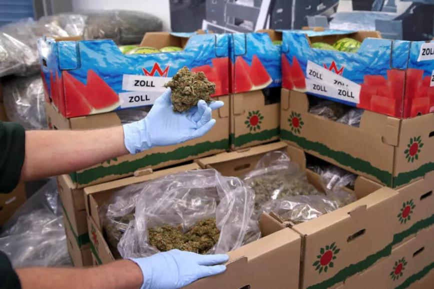 Desarticulan red internacional que ocultaba marihuana entre fruta