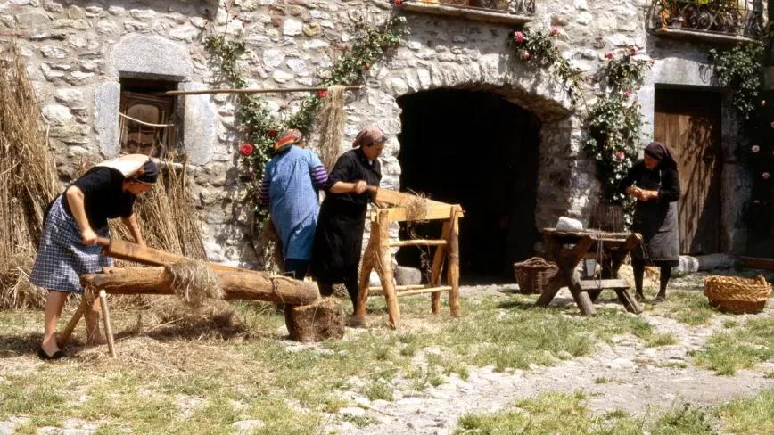 Así era la elaboración tradicional de tejidos de cáñamo en España 