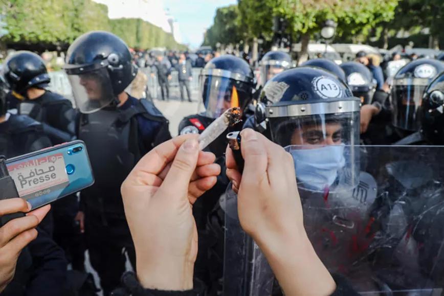 Tres jóvenes tunecinos condenados a 30 años de cárcel por consumo de cannabis