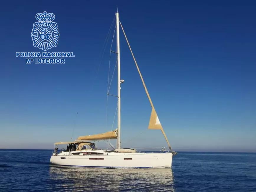 La policía incautan seis toneladas de hachís y una de cocaína que viajaban dos veleros