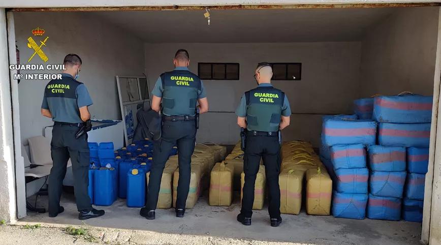   Tres guardias civiles detenidos en dos operaciones contra el narcotráfico de cannabis