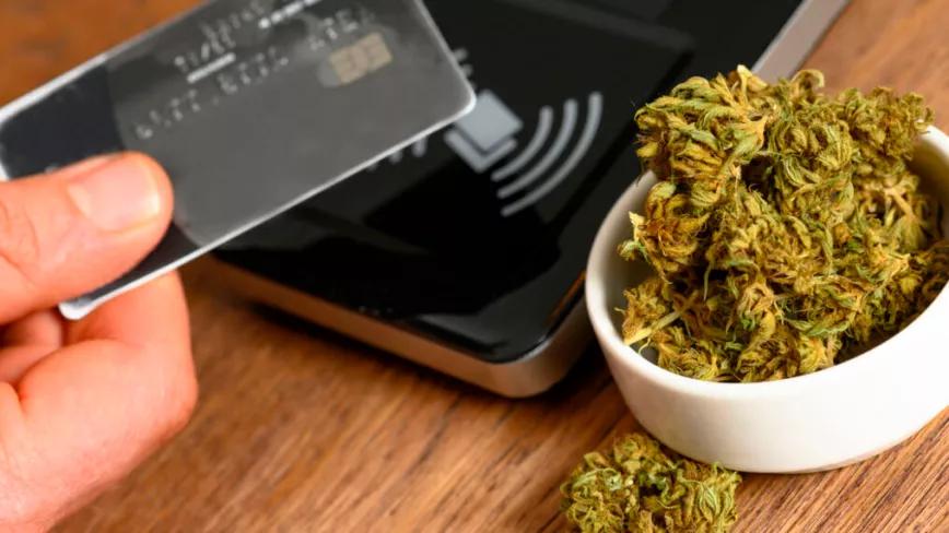 VISA advierte a las empresas de cannabis estadounidenses sobre posibles sanciones