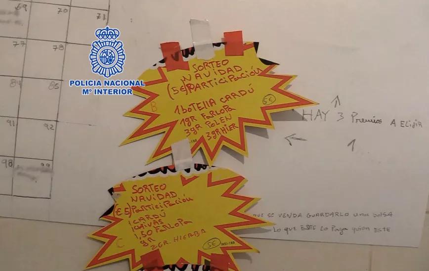 La policía descubre una rifa navideña con premios de cocaína y cannabis