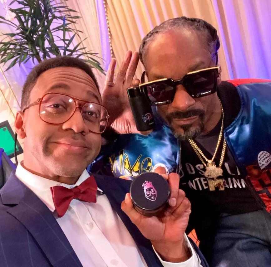 Steve Urkel está de vuelta para vender marihuana