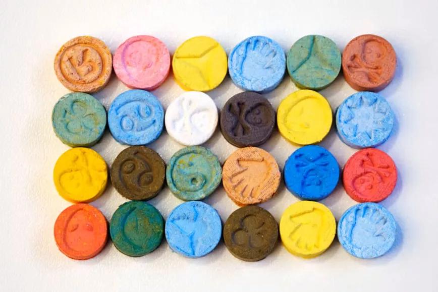 Casi la mitad de pastillas de Reino Unido no llevan nada de MDMA