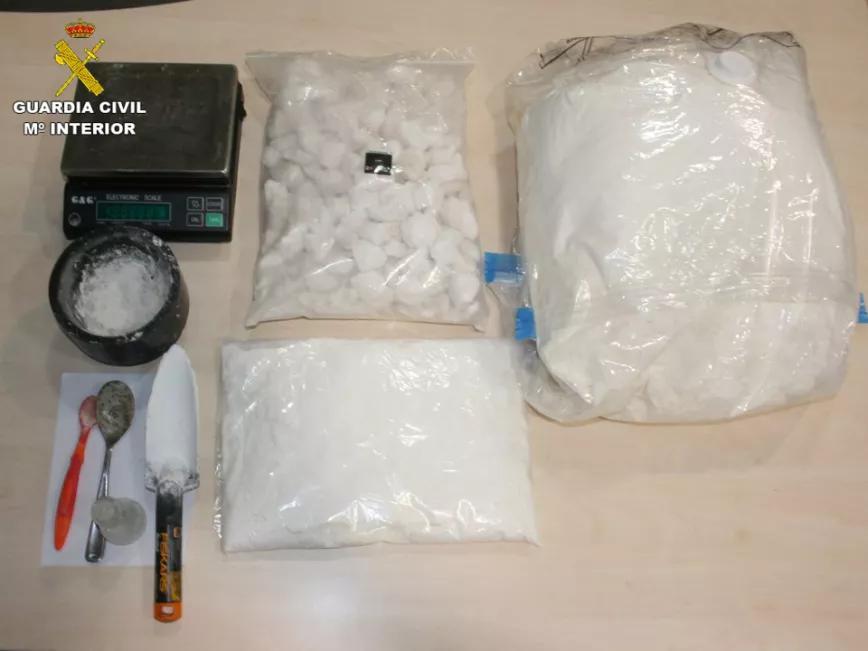 Detienen a una pareja que vendía kilos de drogas de diseño desde Alicante