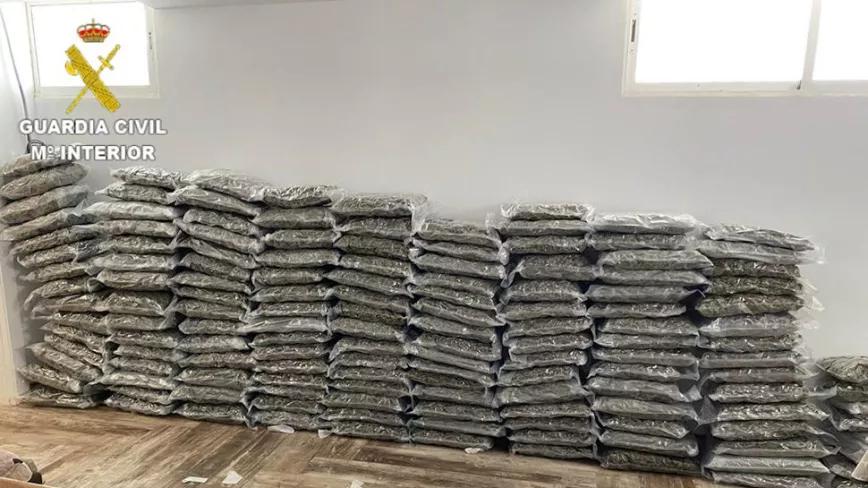 Pillan ‘in fraganti’ a tres personas armadas que iba a robar marihuana