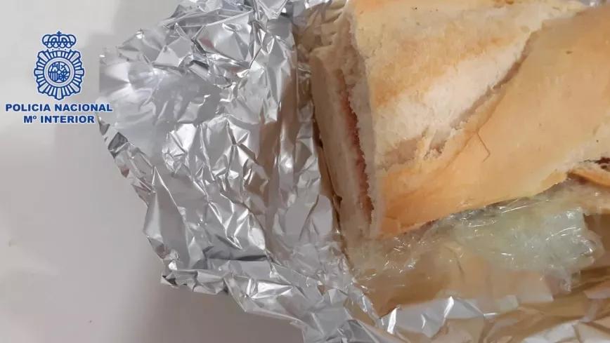 Un bocata de speed: la policía detiene a un hombre con 25 gramos en un bocadillo