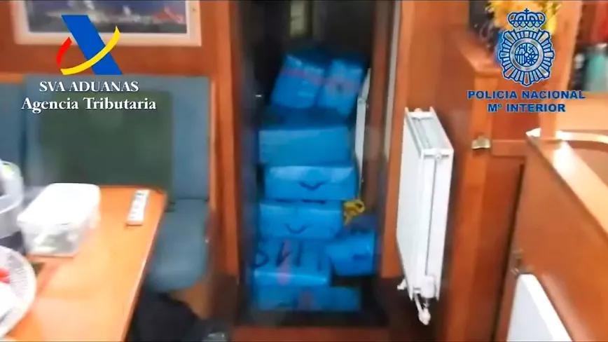 Intervienen un velero cargado de hachís que pidió ayuda por mal temporal