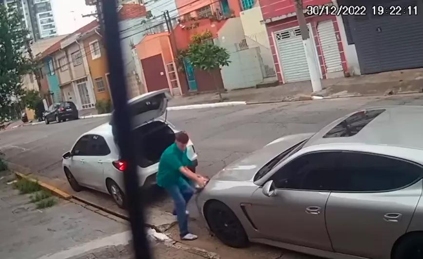 Roban faros de coches de lujo para cultivar marihuana con ellos 