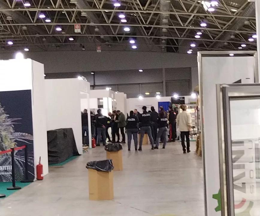 La policía italiana se planta en la feria del cáñamo de Roma 