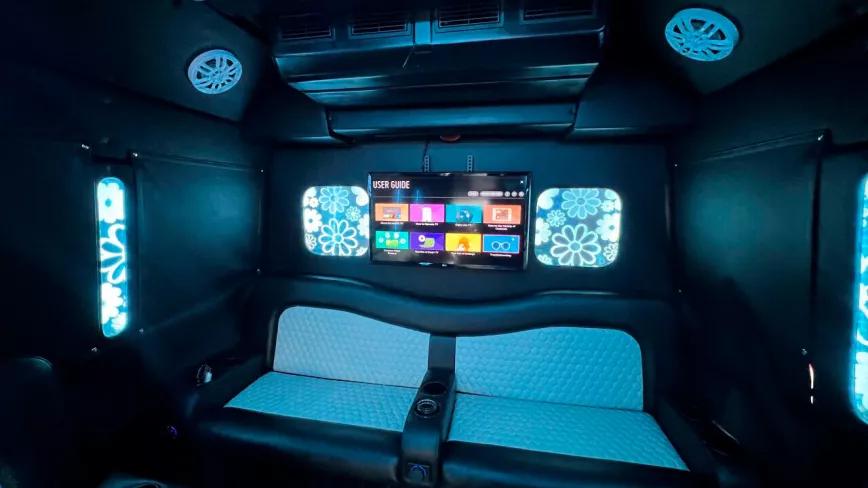 El primer autobús turístico para fumar marihuana ya recorre Colorado