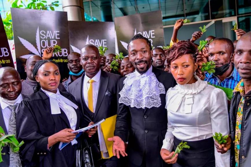 El cannabis y otras drogas son ahora legales en Uganda por sentencia del Constitucional 