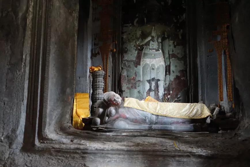 Comer, fumar y volar, en Camboya todo es empezar