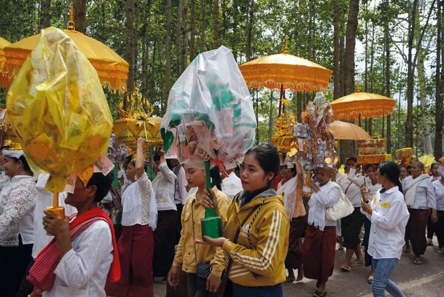 Comer, fumar y volar, en Camboya todo es empezar