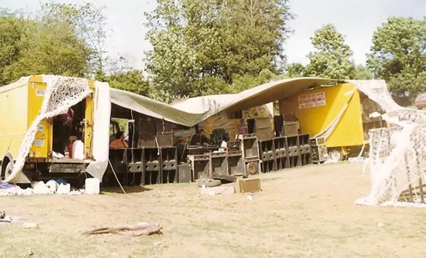 DiY y el movimiento Free Party: dejarse las neuronas en la lucha por el derecho a la fiesta