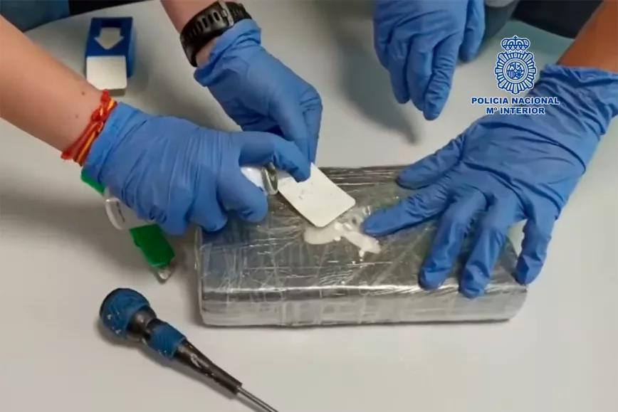 Detenidos siete trabajadores del aeropuerto de Madrid por tráfico de cocaína