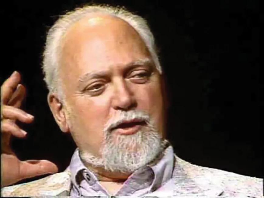 Robert Anton Wilson durante una intervención televisiva.