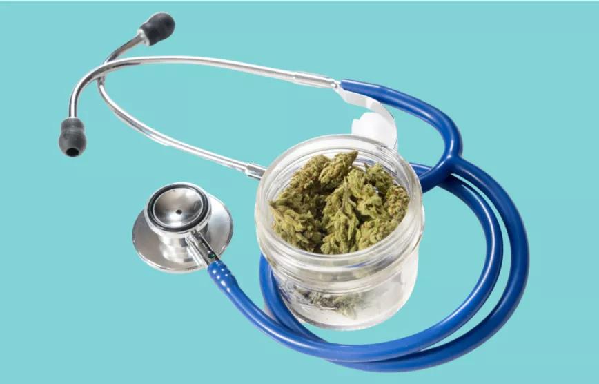 Lanzan en Reino Unido un seguro de viaje que cubre terapias con cannabis