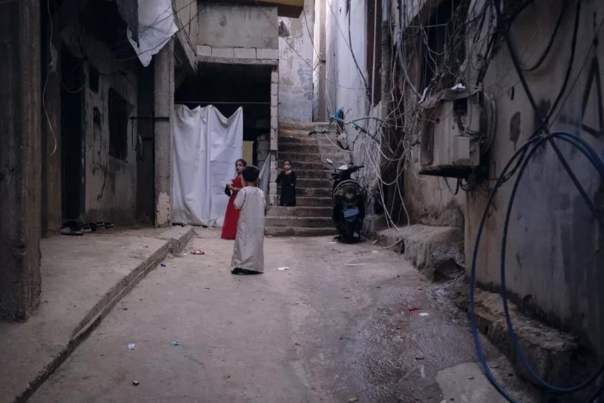 Fumando porros con el genocidio en los talones