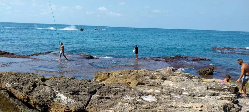 Fumando porros con el genocidio en los talones