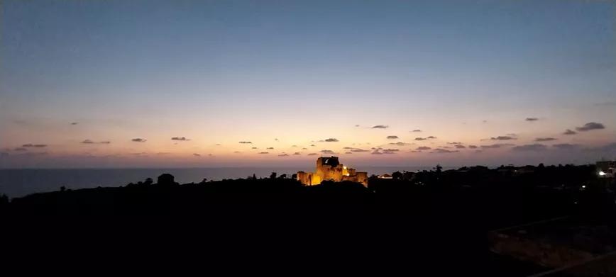 Fumando porros con el genocidio en los talones