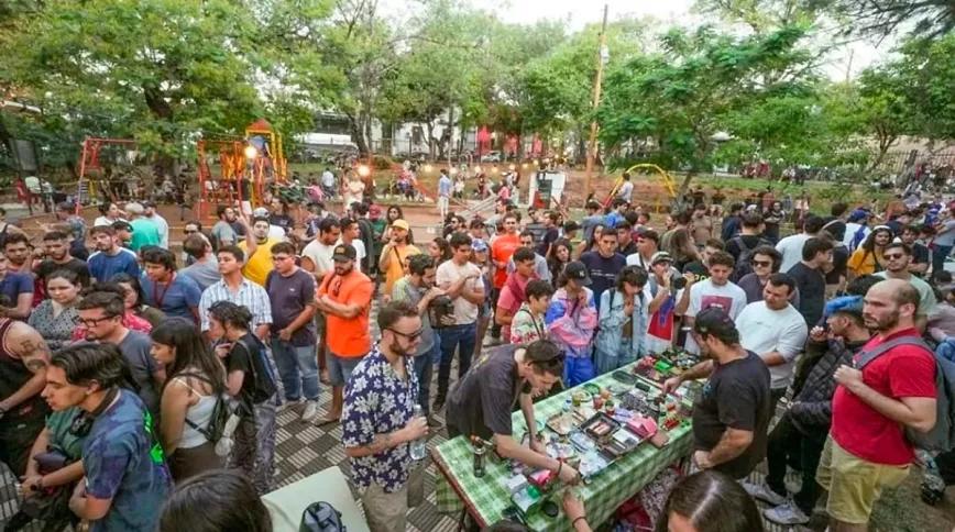 Distribuyeron miles de productos de cannabis en un espacio público de Paraguay