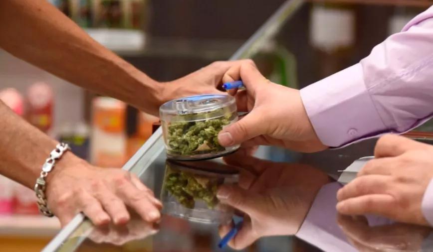 Illinois alcanzó los 2 mil millones de dólares en ventas legales de cannabis