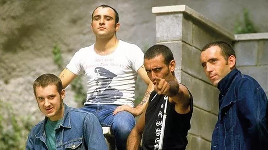 Los barceloneses Decibelios fueron el primer grupo oi! y la primera banda skin referencial de aquí.