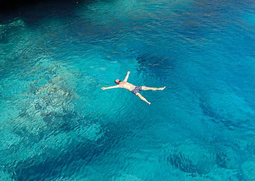 Un porro en Ibiza: entre resinas y la experiencia auténtica