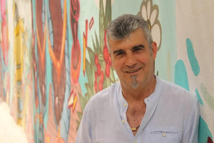 El autor de Historia del ocio nocturno en España, Juan Carlos Usó, a la luz del día en Madrid.