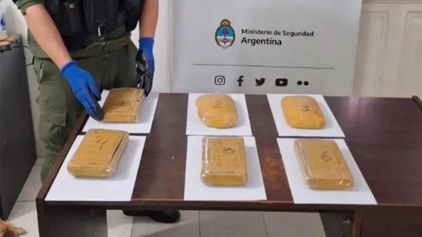 11 Policías en Argentina bajo sospecha por reemplazo de cocaína con plastilina
