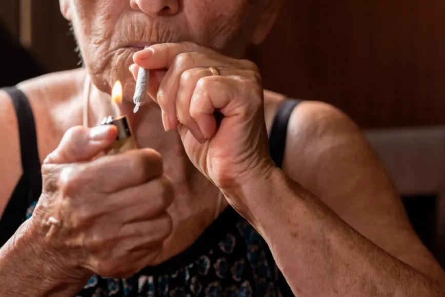 Cada vez más personas mayores recurren al cannabis en EE UU