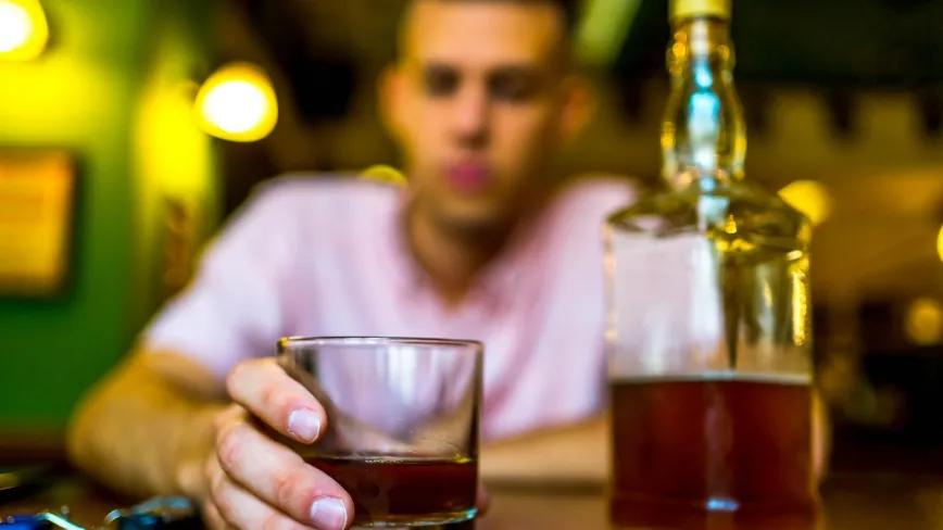 En Reino Unido la mayoría consume alcohol para olvidar el trabajo