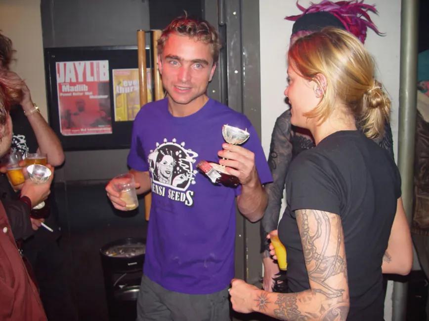 Ravi Dronkers celebrando el triunfo en la High  Times Cannabis Cup del 2003.
