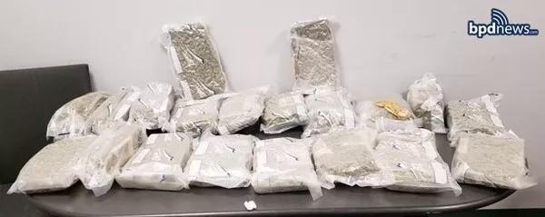 Cadena de radio en Boston recibe 20 bolsas de marihuana