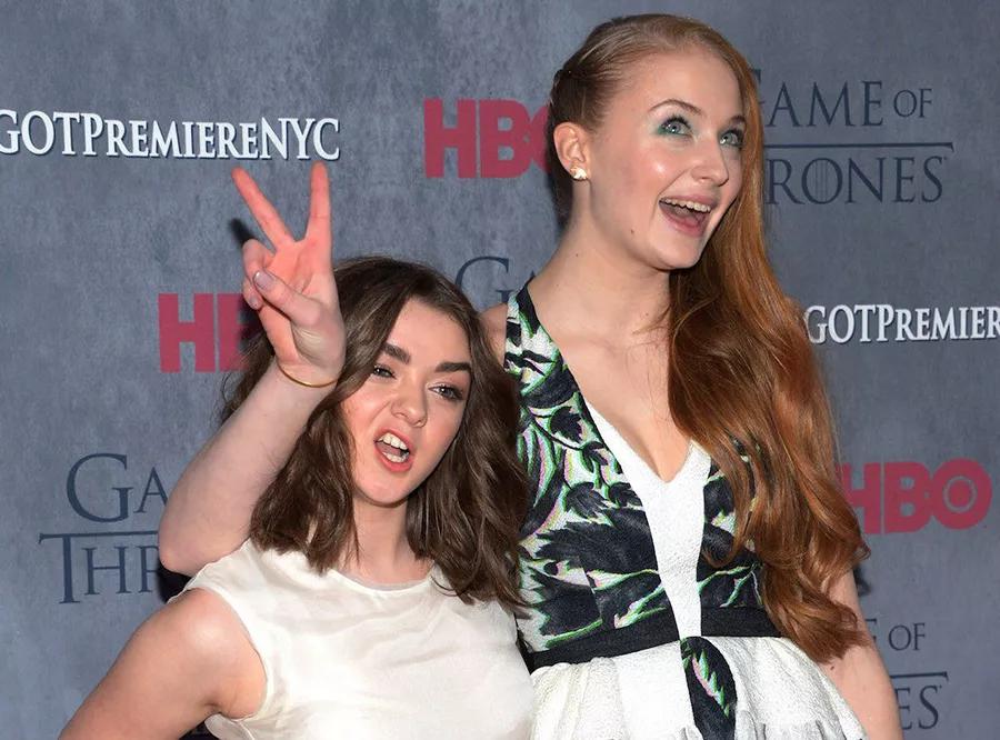 Maisie Williams y Sophie Turner de Juego de Tronos