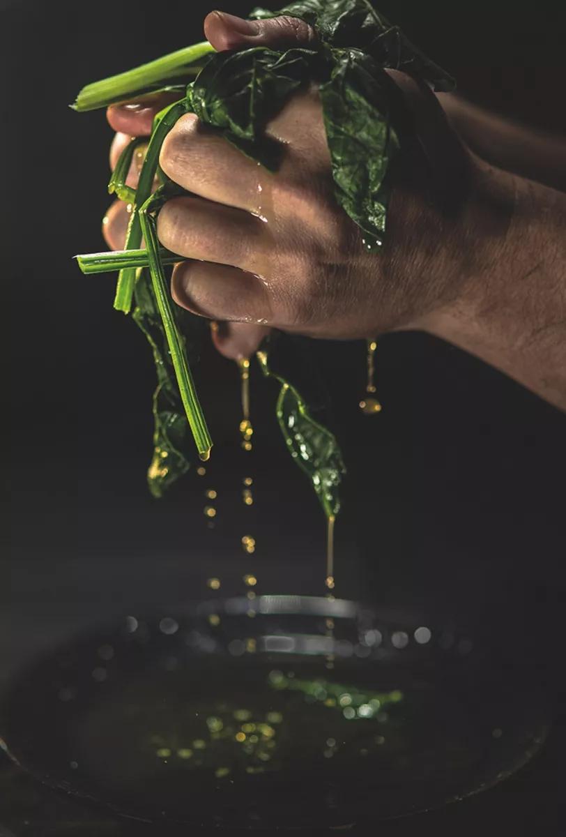 Es importante lavar las espinacas y acelgas