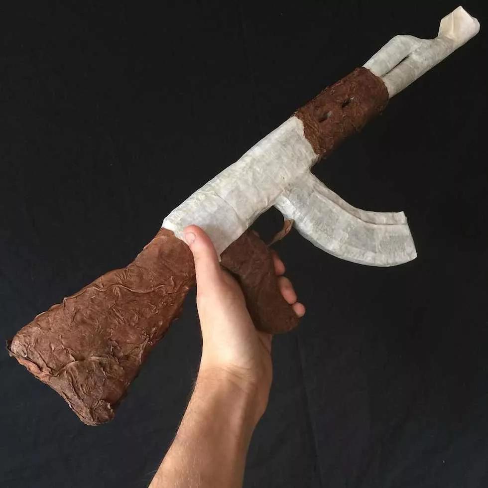 Hace figuras con los porros y le pagaron 7000$ por una de sus creaciones