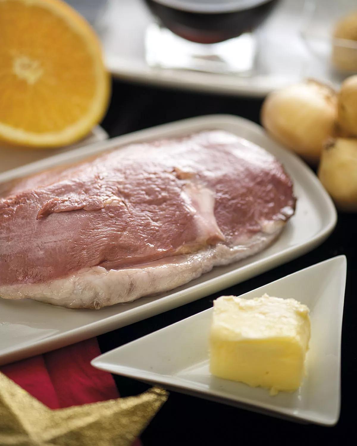 Magret de pato con cebollitas