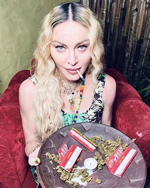 Madonna celebra su 62 cumpleaños junto a una bandeja de marihuana
