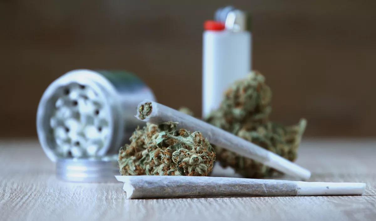 Cómo organizar tu ritual de enrollar un buen porro