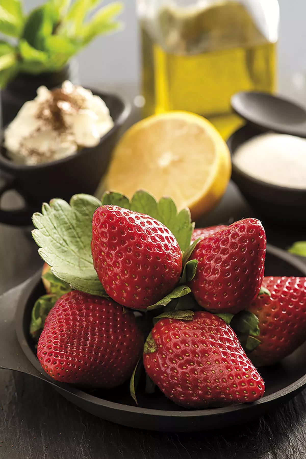 Sopa fría de fresas y arbequina con Eleven Roses y capuchino 