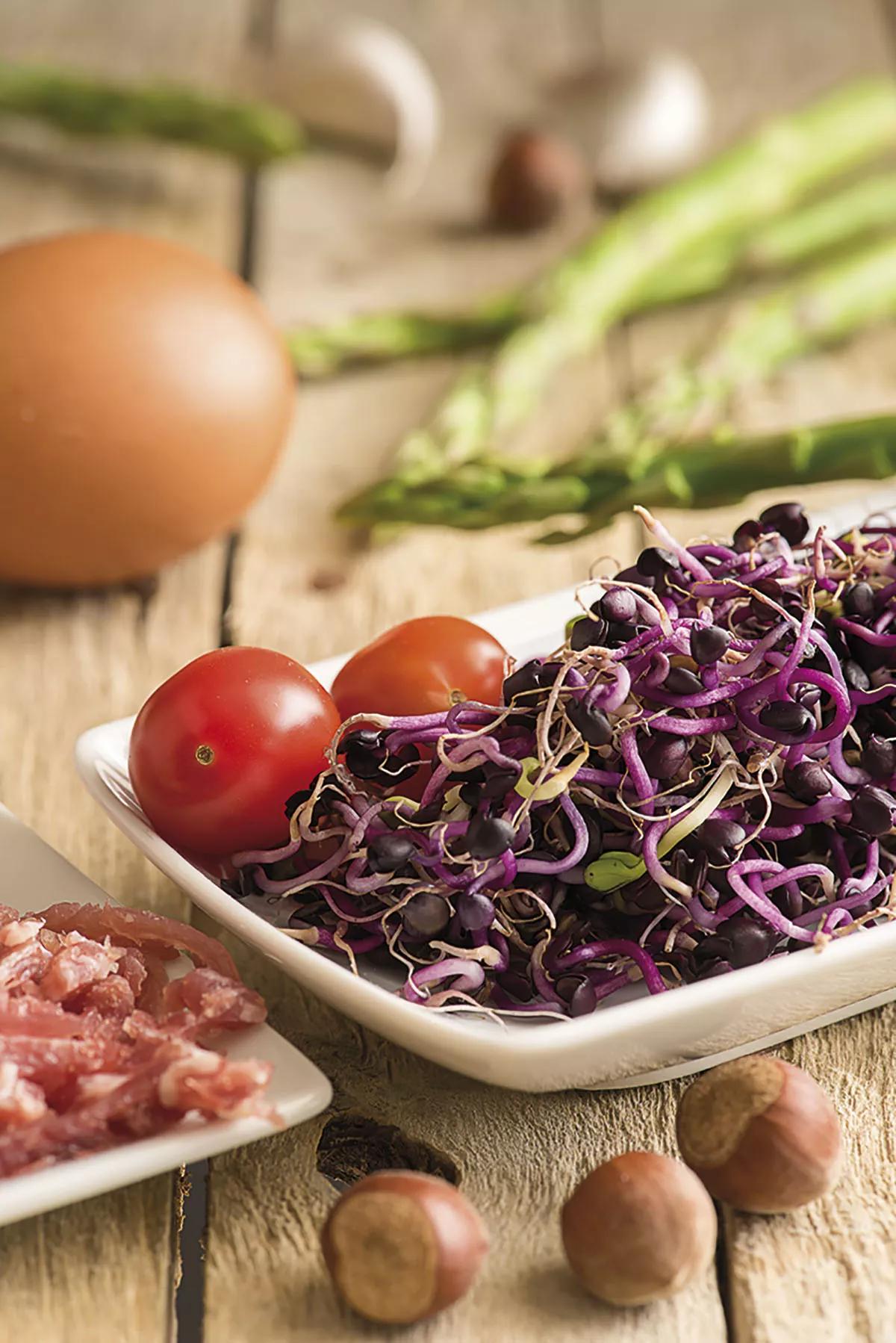 Strudel de espárragos, jamón y avellanas 