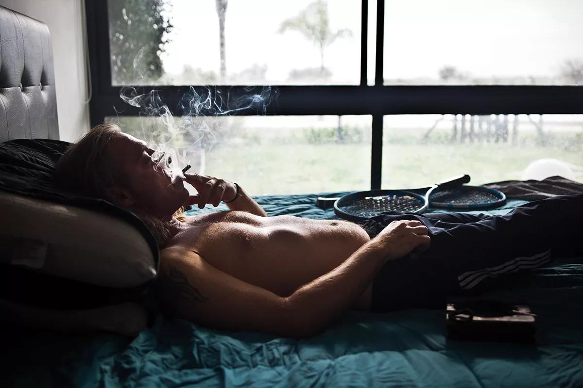 Yo fumo, tú fumas. Un ensayo fotográfico que busca desarticular el estigma hacia el consumo recreativo del cannabis