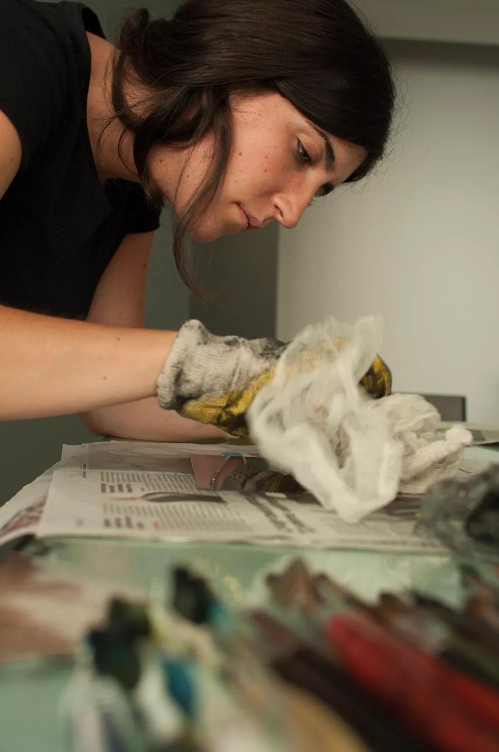 “El cannabis me ayuda a abstraerme y no pensar tanto en lo que estoy haciendo. Me puedo centrar en cosas más detalladas y pequeñas, algo que de manera normal me cuesta mucho hacer”